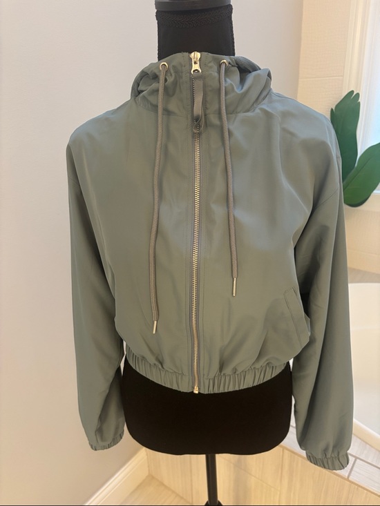 Forever 21 Jackets & Blazers - Forever 21 Sage Green Hooded Zip-Up Windbreaker Jacket